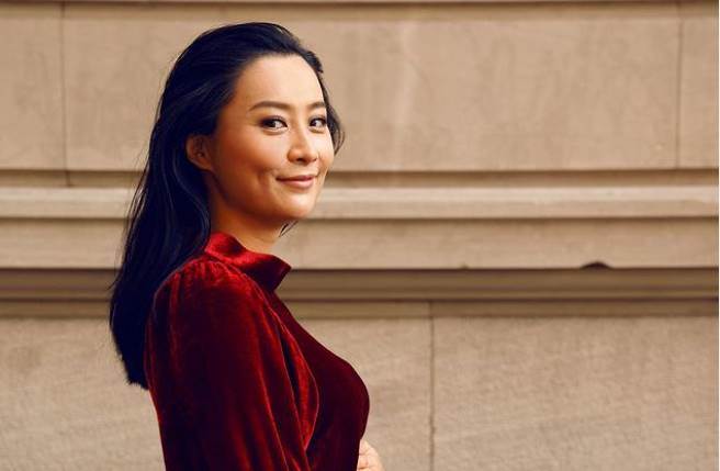 陳法拉突曬大肚照，引發外界熱議。（圖／取材自陳法拉Instagram）