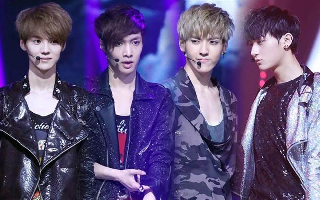 张艺兴(左二)免于被警方传唤。(图/翻摄自微博)