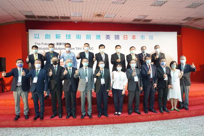 唐榮、漢翔等10家企業組成電動商用車CTP聯盟，投入研發國產電動巴士。（王文吉攝）