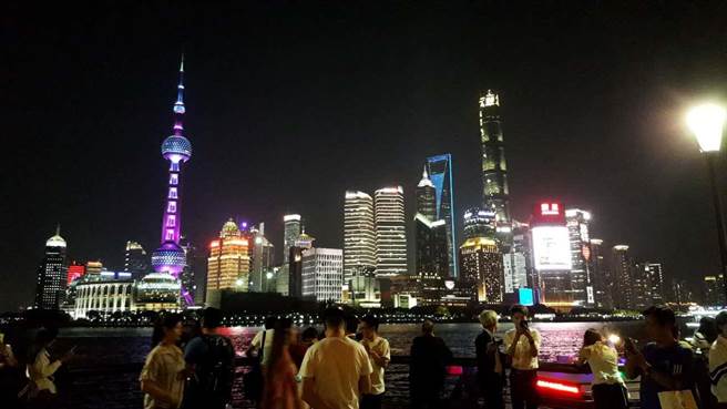 上海浦东将打造全球人民币金融资产配置中心。（叶文义摄）