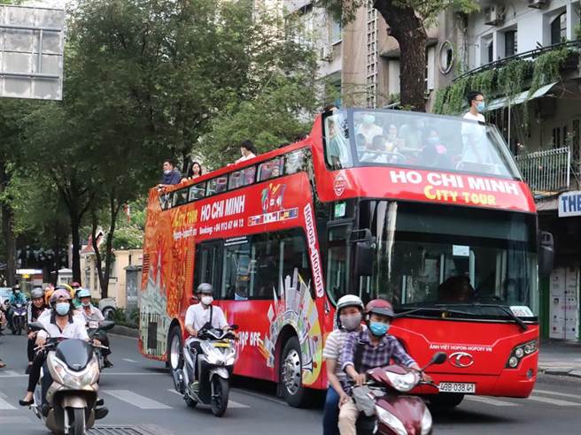 越南新冠疫情蔓延，有4名台商证实已染疫身亡已火化，经济部掌握尚有2、30名台商确诊，不过不是重症，都在观察中。(图：中央社)