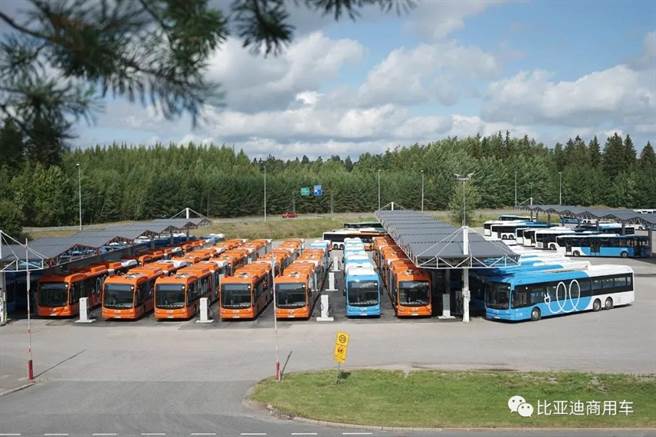 76辆比亚迪电动公车外销芬兰，下周在赫尔辛基上路。（比亚迪官方微博）