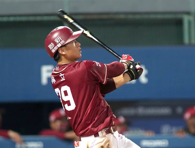 乐天桃猿林立。（郑任南摄）