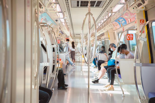 考量运输需求增加，桃捷公司11日指出，16日起直达车平日离峰时段、假日全时段恢復行驶。（桃园捷运公司提供／萧灵玺桃园传真）