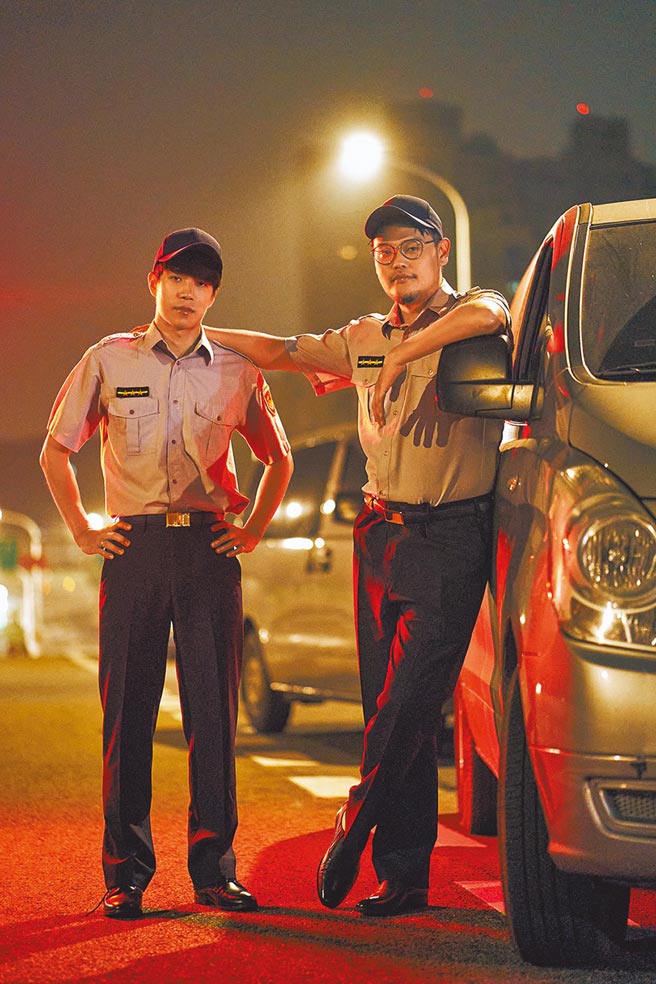 家凯（左）、阿福在《池塘怪谈》献出戏剧初体验。（环球音乐提供）