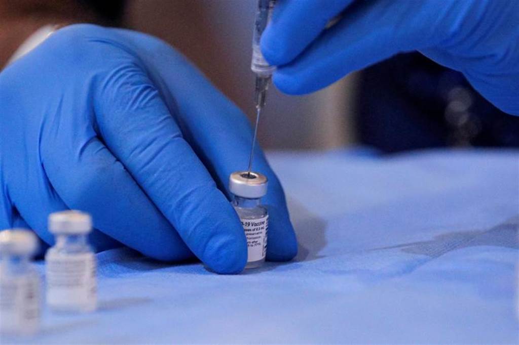 NIH最新研究指出，高达96%的莫德纳疫苗接种者，在完成第2剂疫苗施打的6个月后，体内仍有抵抗Delta变种病毒首次发现于印度的抗体。图/路透社(photo:ChinaTimes)