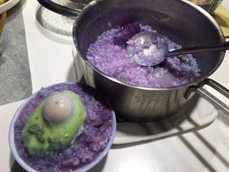 自己下廚煮出暗黑料理 飯變紫、蛋變綠！嚇壞了