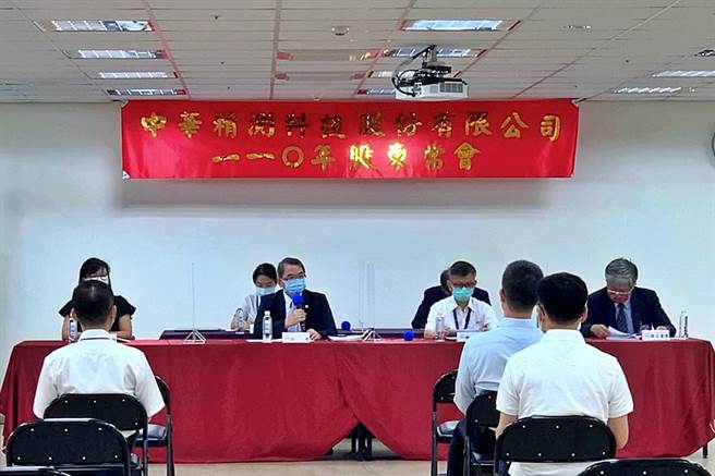 半導體測試介面廠精測12日召開股東常會，由董事長林國豐(左2)主持，右2為總經理黃水可。（精測提供）