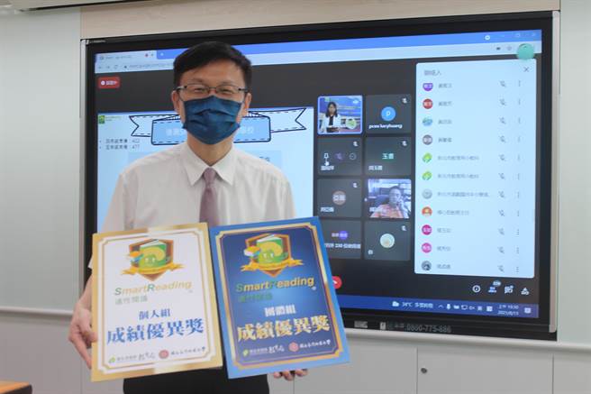 新北市育局長張明文今在線上表揚參與「閱讀教育4.0」表現優異學校。（陳慰慈攝）
