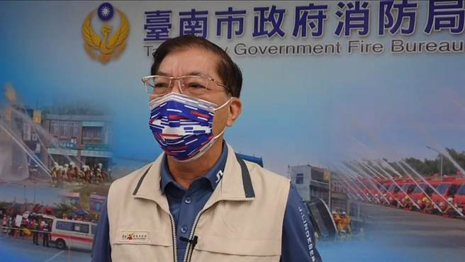 台南市消防局长李明峯出面解释要干部写建议是出于解决基层辛酸的立场。（程炳璋摄）