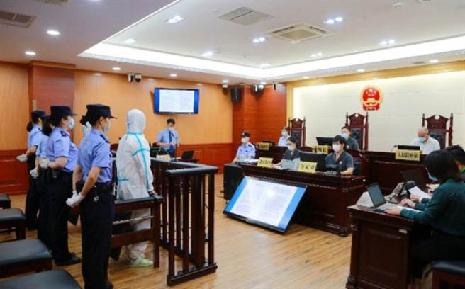 郭美美庭审现场。 （上海铁路运输法院微信公眾号）