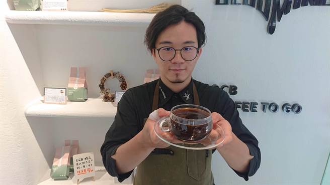 蔡光庭实践自己大学一句玩笑话，真的开了一家咖啡厅。（程炳璋摄）