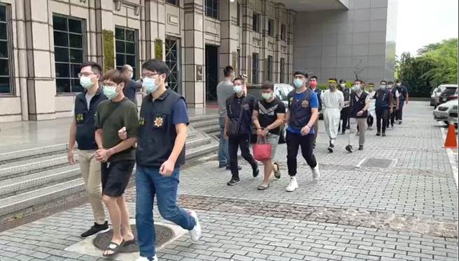 警方將林嫌等9人逮捕到案，依詐欺、組織等罪嫌送辦。(翻攝照片／林郁平台北傳真）