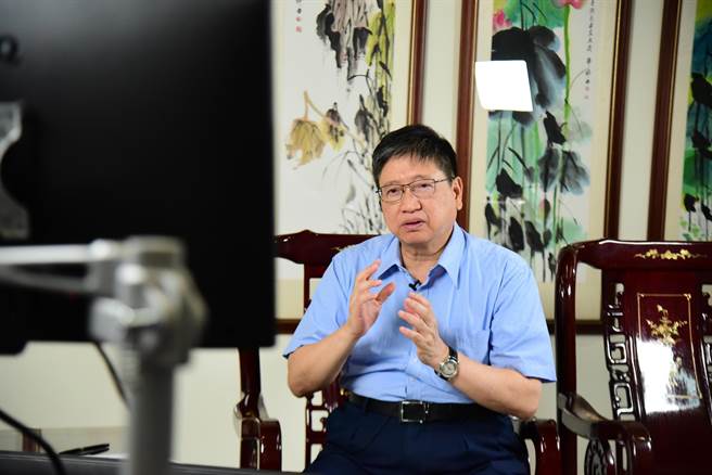 新竹縣長楊文科自幼生長在新竹，熟悉義民文化及信仰，參與2場線上座談，講述義民祭。（莊旻靜攝）