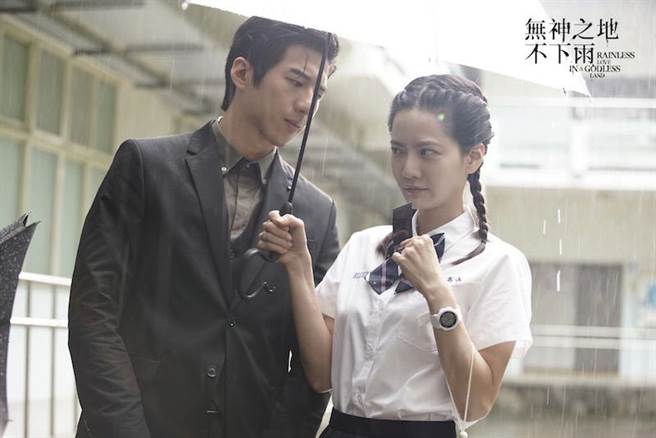 傅孟柏（左）和曾之乔组CP谈禁忌人神恋。（三凤制作提供） 