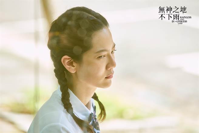 曾之乔表示这部戏是她淋过最多次雨的一部。（三凤制作提供） 