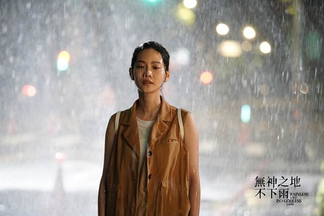 曾之乔寒流中拍淋雨戏，拍到打全身失温。（三凤制作提供） 