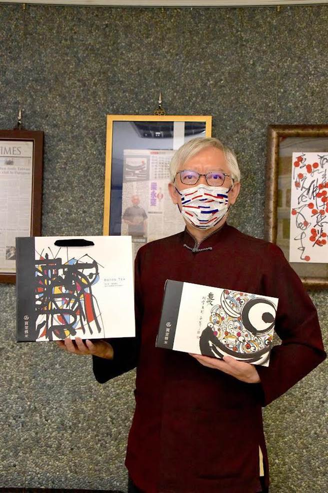 国美馆馆长梁永斐从小学习书法创作，其作品融合东西风格，独树一格。(国美馆提供／林欣仪台中传真)