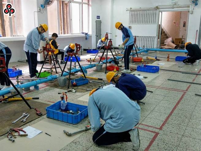 勞動部自也從恢復各類技能檢定受理報名及測試，為確保應檢人及相關試務人員安全及健康。（報系資料照）