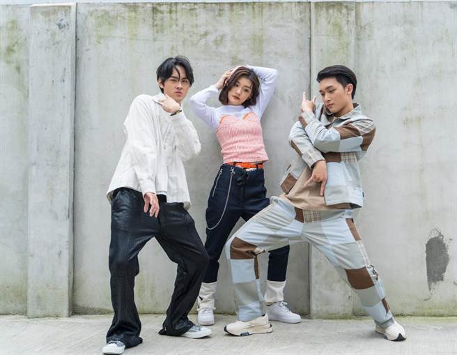 新人饶舌组合「没有才能」，将于七夕情人节推出〈直到我遇见ㄌ逆〉，此曲改编自同门学长李友廷广受好评的歌曲〈直到我遇见了你〉。（中时提供）