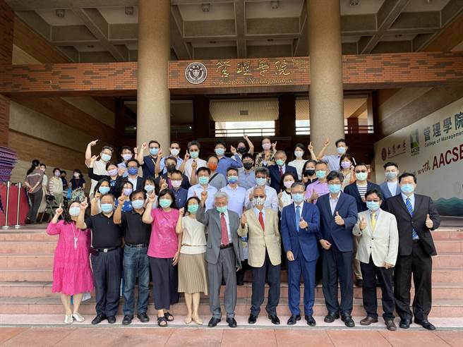 长荣大学今天庆祝通过AACSB国际认证。(曹婷婷摄)