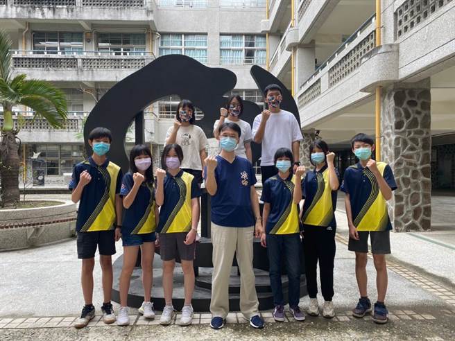 明华国中蝉联61届全国科展团体奖国中组第1名。（校方提供）