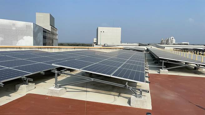 议员蔡旺诠认为政府应该加强鼓励发展屋顶型太阳能光电。（台南市经发提供／程炳璋台南传真）