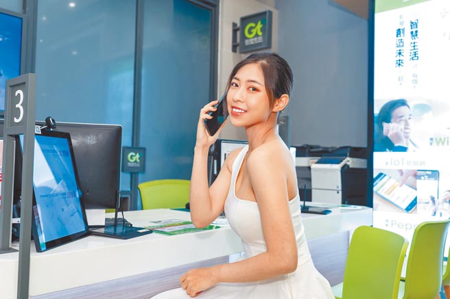 亚太电信启动台湾首例5G共频共网，目前全台网路人口涵盖率已达80％，提供用户80MHz大频宽的5G高速上网服务。（亚太提供）