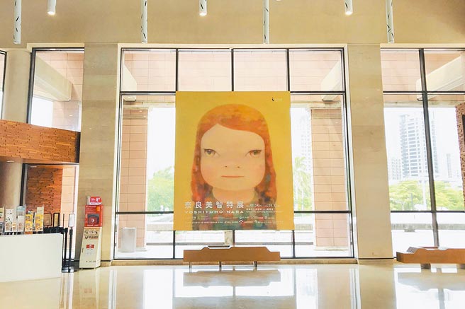 高美馆《奈良美智特展》预约热烈，图为馆内设置的打卡拍照区。（高美馆提供）