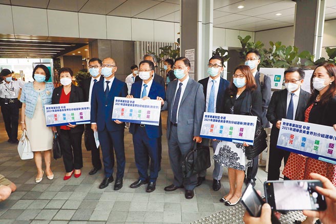 香港选举委员会提名12日截止。图为9日多个香港教育团体组联盟角逐选举委员会议席。（中新社）