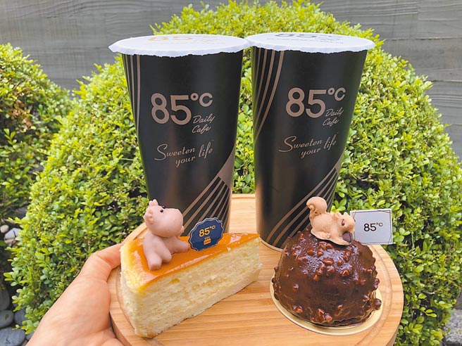 85度C推出甜蜜浓情99元情人节套餐。（85度C提供）