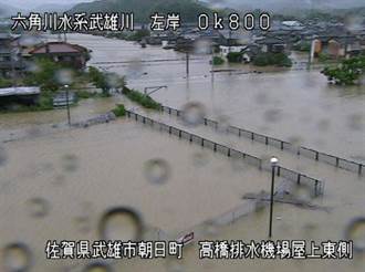 影》3倍雨量灌入日九州 大水淹沒半層樓、車輛滅頂 驚人畫面曝光