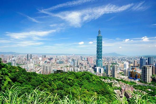 透过「臺北旅游人潮警示灯号系统」即时掌握11处热门景点人潮灯号。　图：shutterstock╱来源