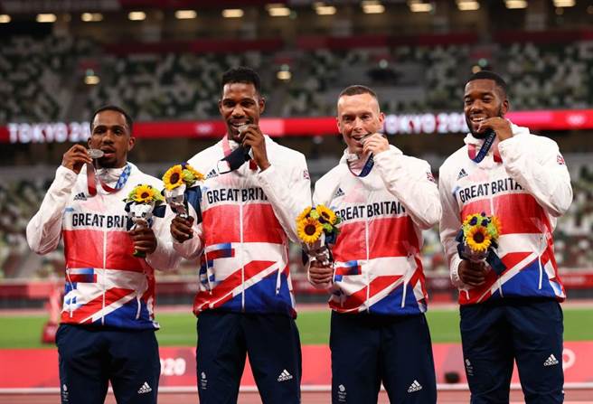 英国男子400公尺接力银牌Chijindu Ujah（左起）被验出禁药，可能连累队友Zharnel Hughes、Richard Kilty、Nethaneel Mitchell-Blake被取消银牌与奖金。（路透）