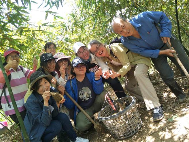 基隆市政府特别与6家在地商家推出「基隆暑星星」活动，只要到「绿竹园山薯农场」参加挖竹笋体验活动可抽红包，更有机会获得100％现金回馈。（摘自绿竹园山薯农场 - 竹缘农场脸书／张颖齐基隆传真）