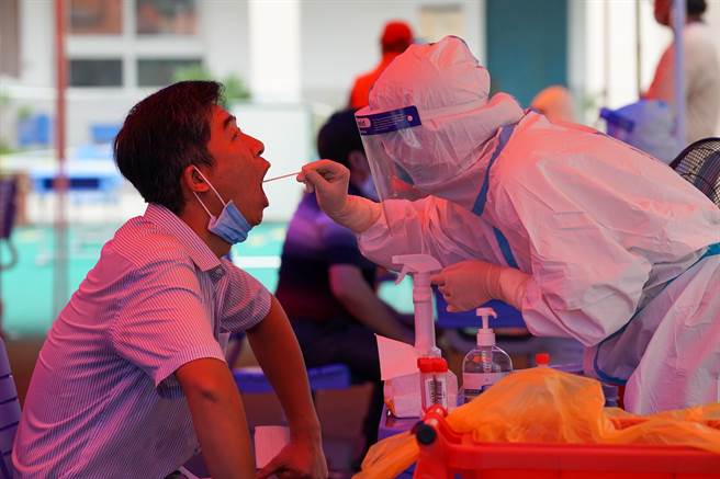 已實施七輪普篩的江蘇揚州疫情不退。（新華社）