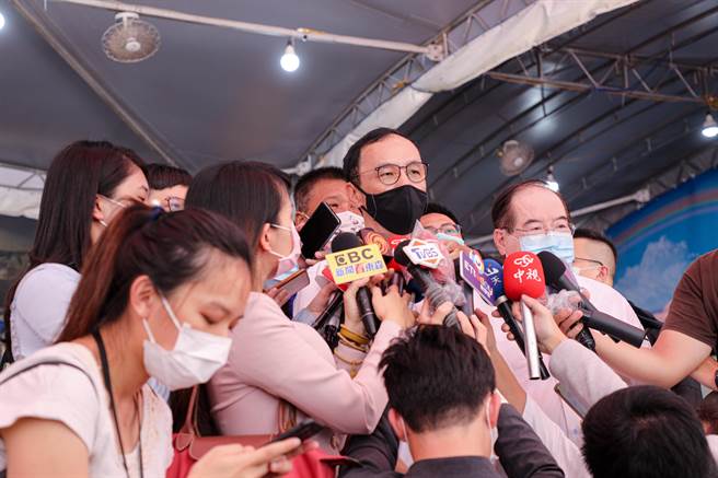 前国民党主席朱立伦今（14日）上午参加「宗教界护国和瘟暨新冠疫情与0402太鲁阁号事件往生者超荐祈福大会」。（朱立伦办公室提供）