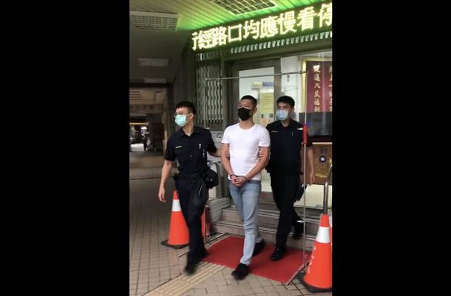 周男被依枪炮、毒品等罪嫌移送法办。（翻摄照片／林郁平台北传真）