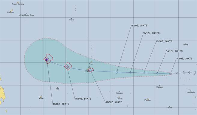 热低压下周二前后发展成颱，接近台湾的时间点落在下周末。（翻摄颱风论坛脸书）