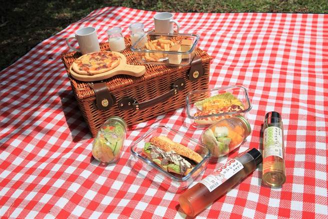 南投縣清境農場從8月15至31日開放幸福祕境野餐趣活動，每日限量50套，吸引很多民眾搶先預約。（清境農場提供／盧金足南投傳真）