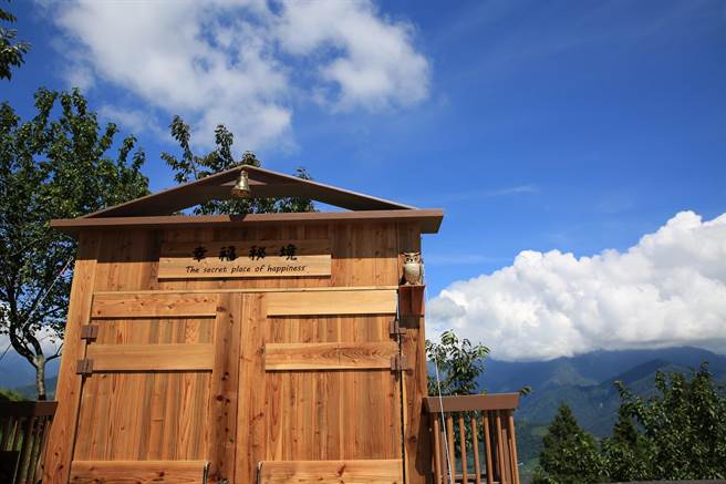 幸福祕境園區，原本作為綿羊放牧區域，一直是牧羊人祕密景點，隱藏在遊客中多的青青草原中鮮少有人知道，全新打造設置各項遊憩拍照裝置藝術。（清境農場提供／盧金足南投傳真）