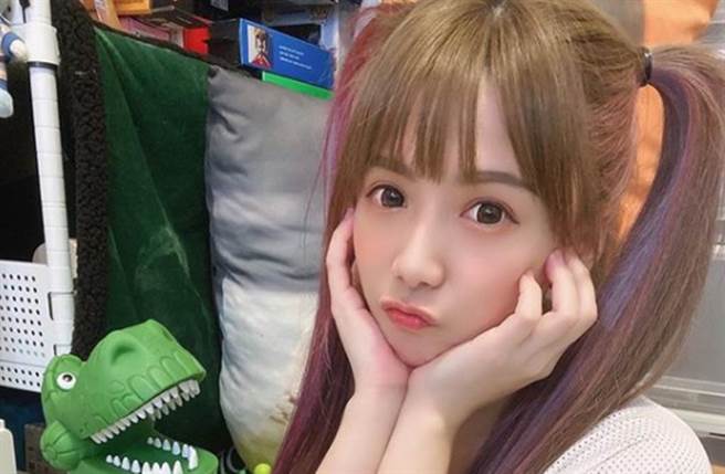 女星解婕翎有「电竞女神」的封号。（图／dollshin IG）