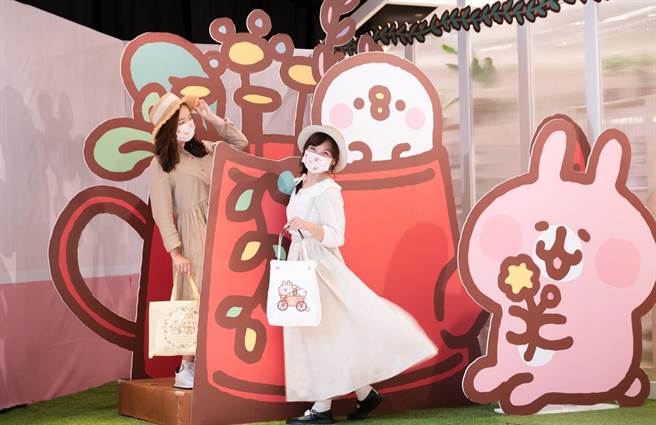 「卡娜赫拉的小动物」最知名的两大角色分别为「P助」与「粉红兔兔」，彼此间的有趣互动及呆萌模样，深受少女们的喜爱！（梦时代提供）