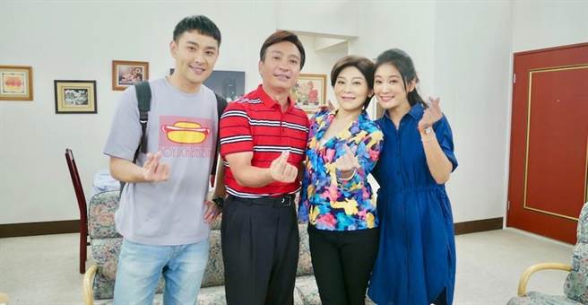 潘柏希（左起）、王中平、王彩桦、叶家妤饰演一家人。民视提供  