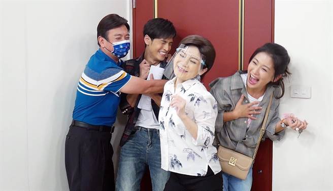 现场笑声不断。民视提供  