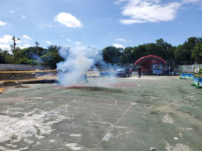 斗六市公所向體育署爭取1227萬元經費，縣府補助577萬元、公所自籌450萬元，將在籽公園設置2座風雨籃球場，預計今年完工，目前正在整地。（周麗蘭攝）