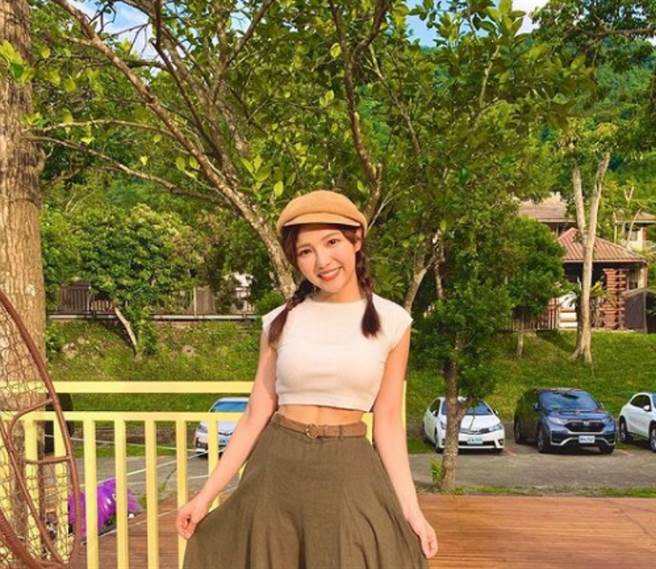 女星何美。(圖/ 摘自何美IG)