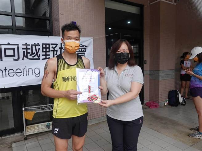 蔡朋宪勇夺男子菁英组金牌。（华梵大学提供）