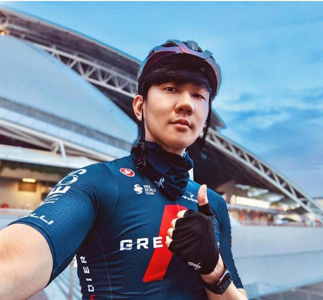 JJ昨在新加坡骑车出游。（摘自林俊杰IG）