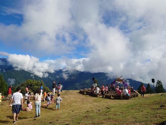 清境农场将牧羊人的秘密景点青青草原，14日公开让民眾来踏青。（清境农场提供／卢金足南投传真）
